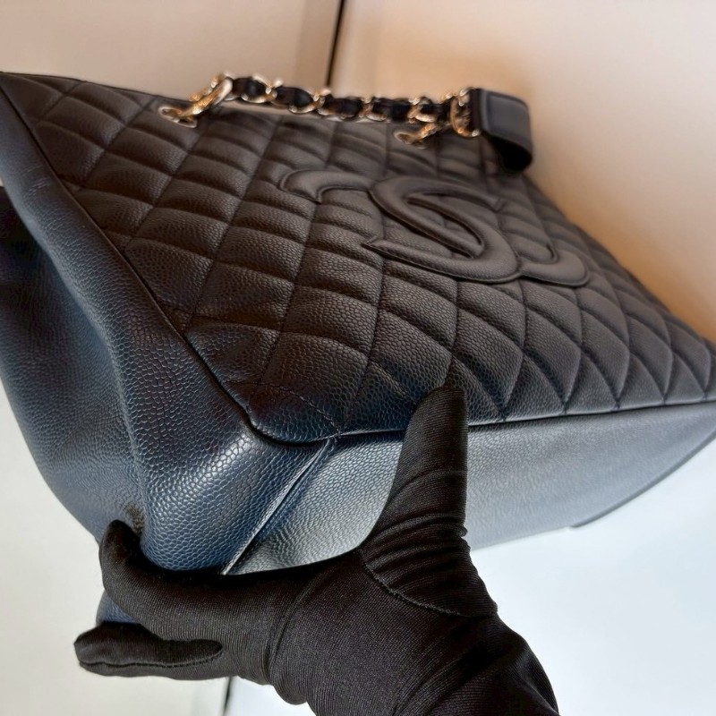 Chanel 銀鍊深藍荔枝皮購物包 GST-6