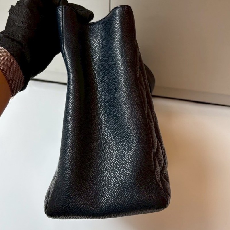 Chanel 銀鍊深藍荔枝皮購物包 GST-12