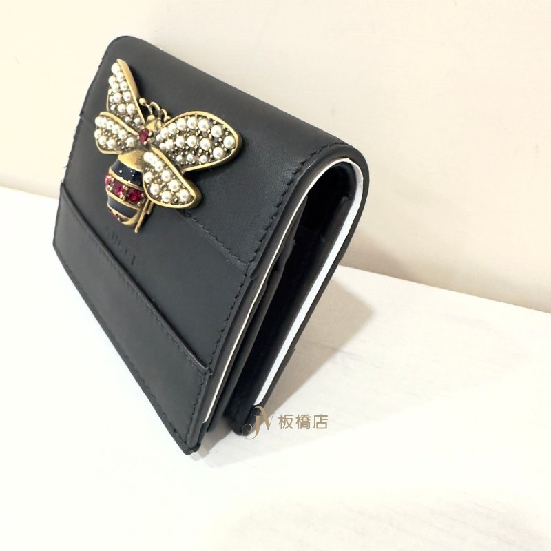 gucci黑色牛皮水鑽蜜蜂下蓋4卡短夾-1