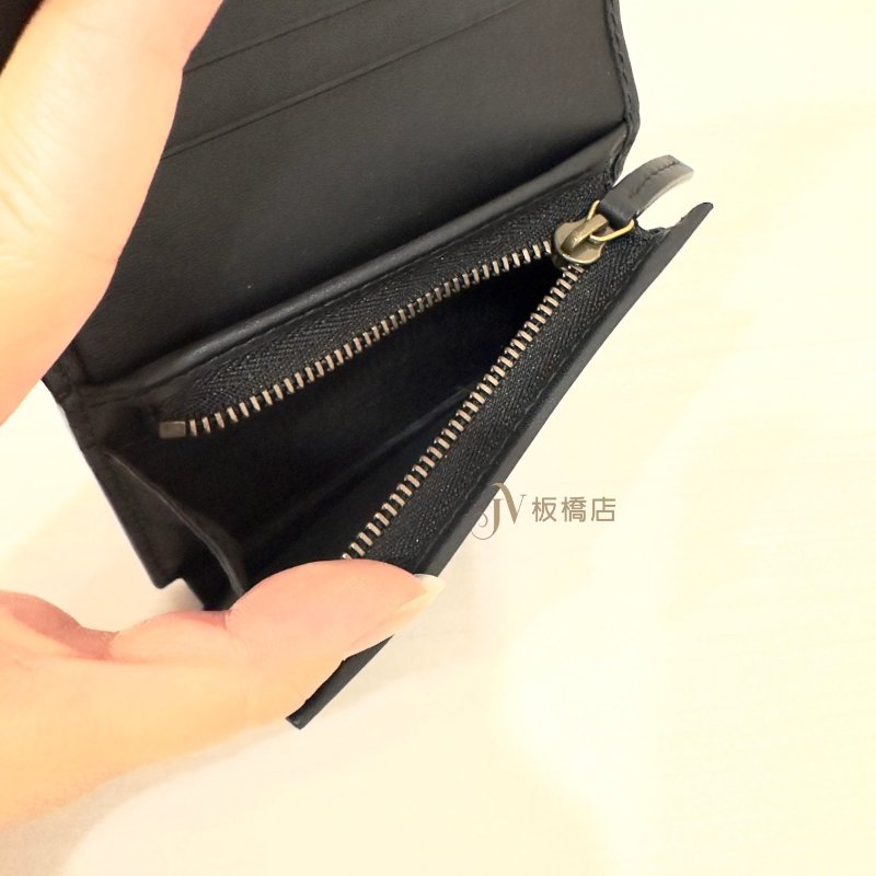 gucci黑色牛皮水鑽蜜蜂下蓋4卡短夾-5