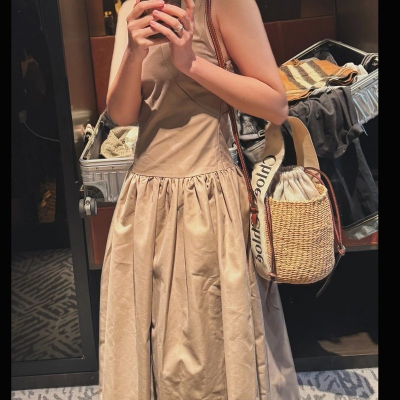 Chloe Woody 草編織帶束口手提兩用水桶包.(淺咖)-2