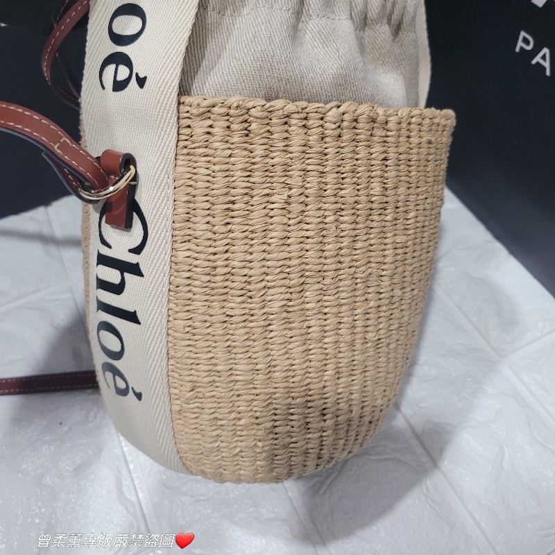 Chloe Woody 草編織帶束口手提兩用水桶包.(淺咖)-7