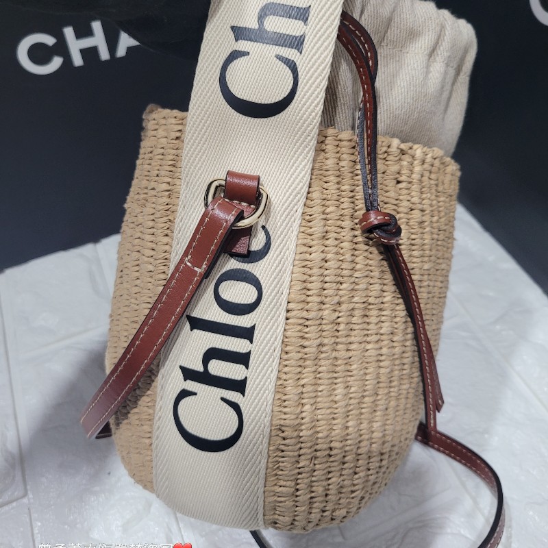 Chloe Woody 草編織帶束口手提兩用水桶包.(淺咖)-12
