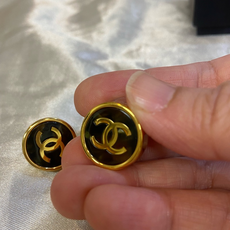 CHNAEL淡金琥珀耳環-1