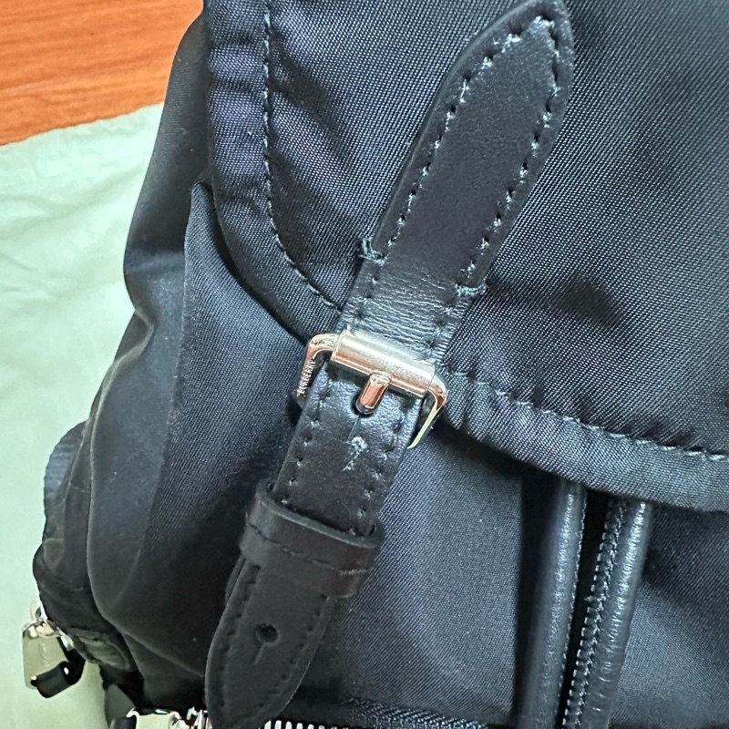 Burberry 黑色尼龍小型後背包-11