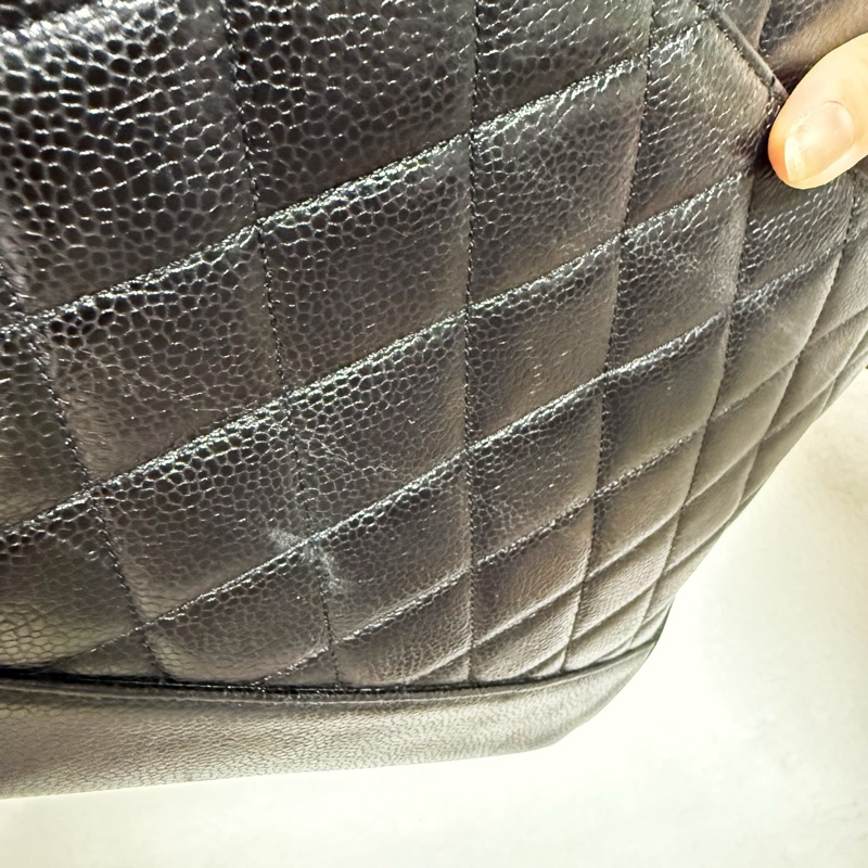 🔥 全網最低價金球肩背包🔥9新Chanel香奈兒金球vintage老香肩背包古董包 黑金荔枝皮 金球托特包 奶粉包 香奶奶-32