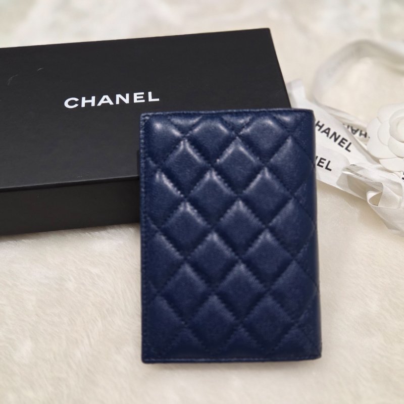 平台最低價,閒置未使用～ Chanel香奈兒荔枝牛皮深藍金雙C logo護照夾／ 護照包／ 護照夾卡包-2