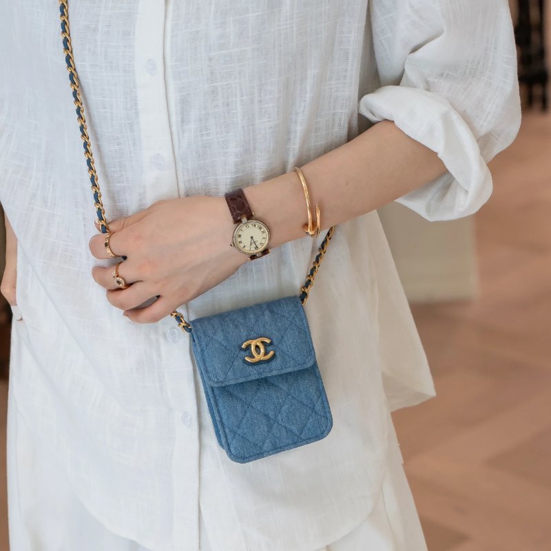 CHANEL vic金扣牛仔肩背斜背手機包 9*12*5 全新閒置配件盒子塵袋-0