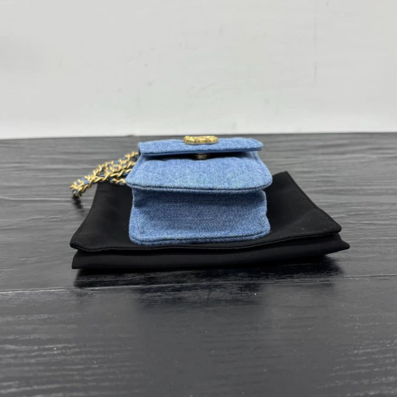 CHANEL vic金扣牛仔肩背斜背手機包 9*12*5 全新閒置配件盒子塵袋-5