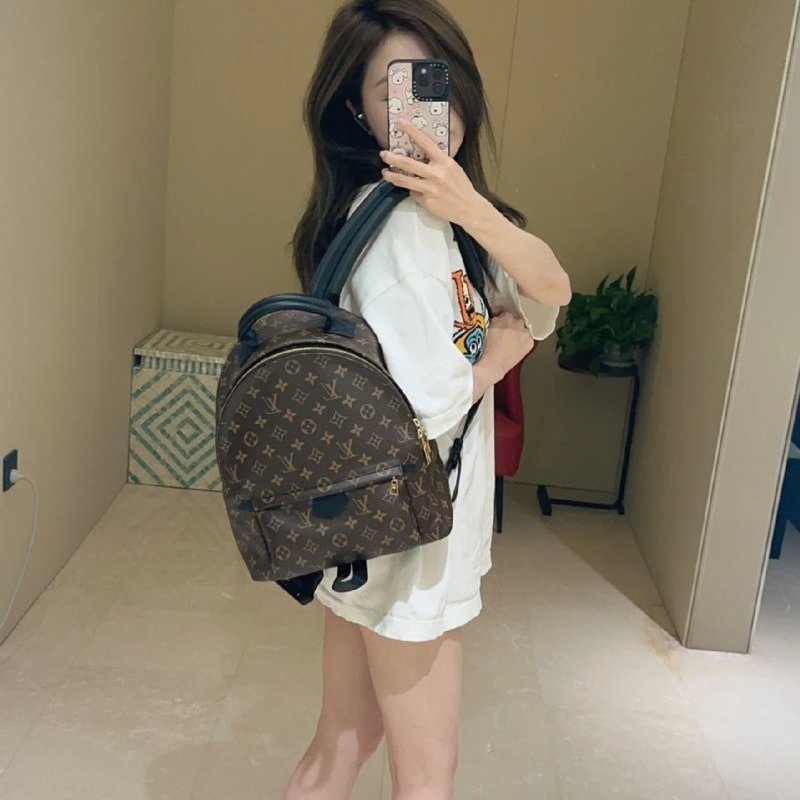 LV 老花大號PALM SPRINGS 後背包 30*33*16 98新配件塵袋-1