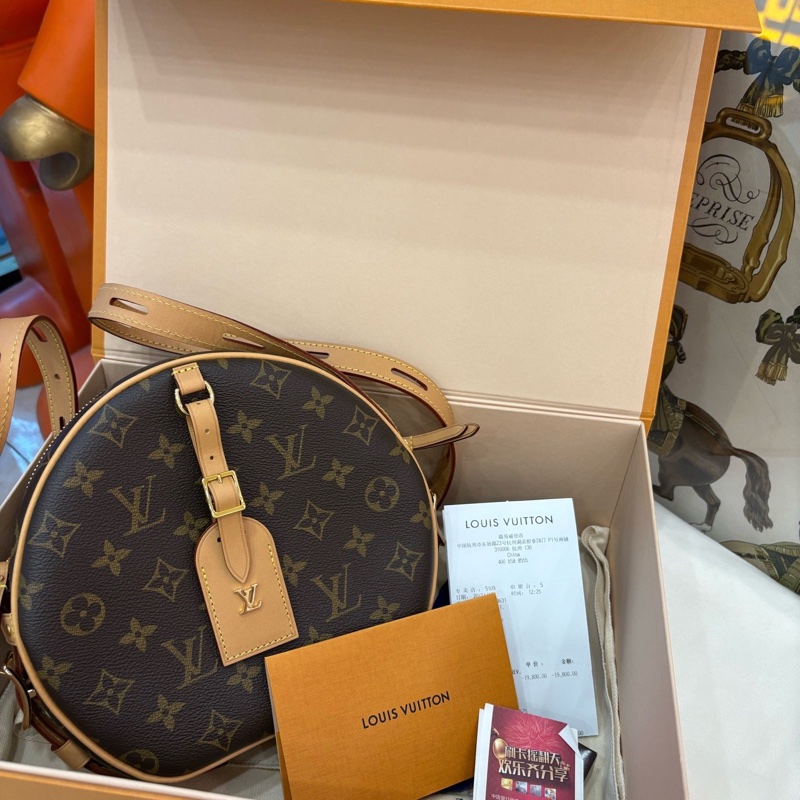 LV路易威登Petite Boite Chapeau軟圓餅包 大號-0