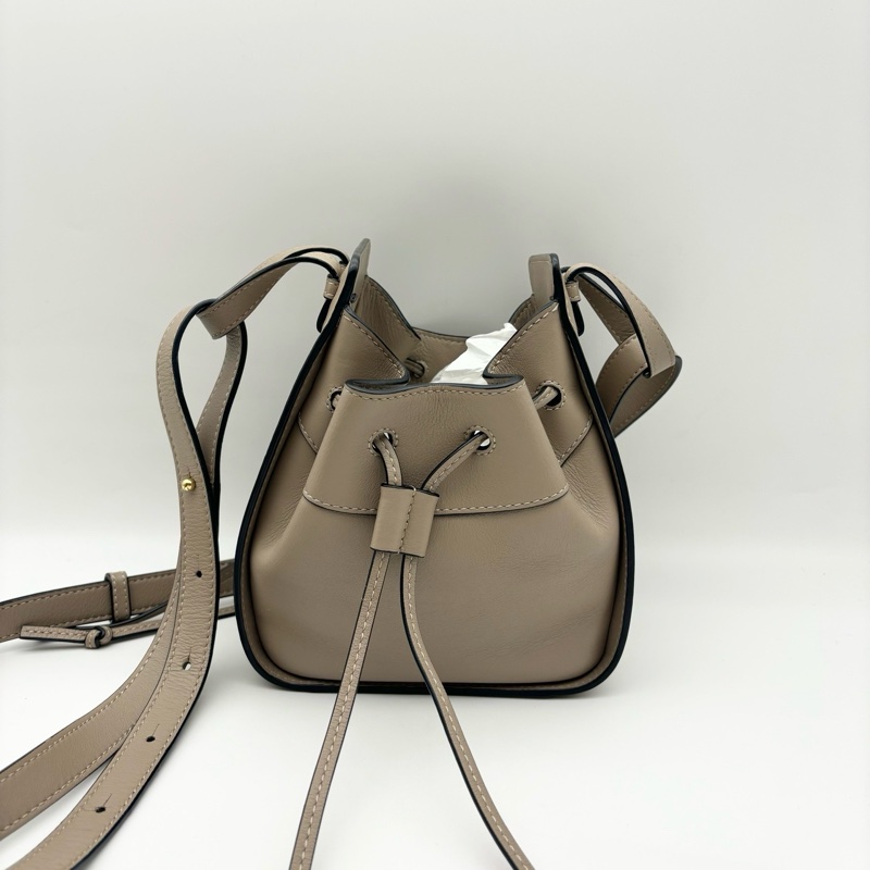 LOEWE 羅意威 沙色Hammock mini 吊床包-1