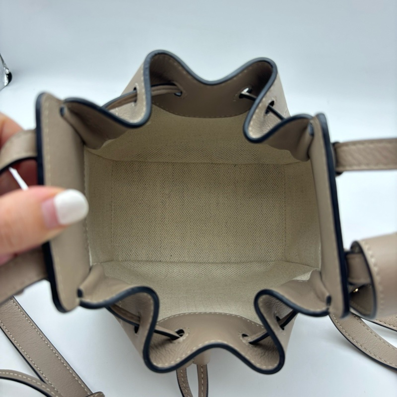 LOEWE 羅意威 沙色Hammock mini 吊床包-5