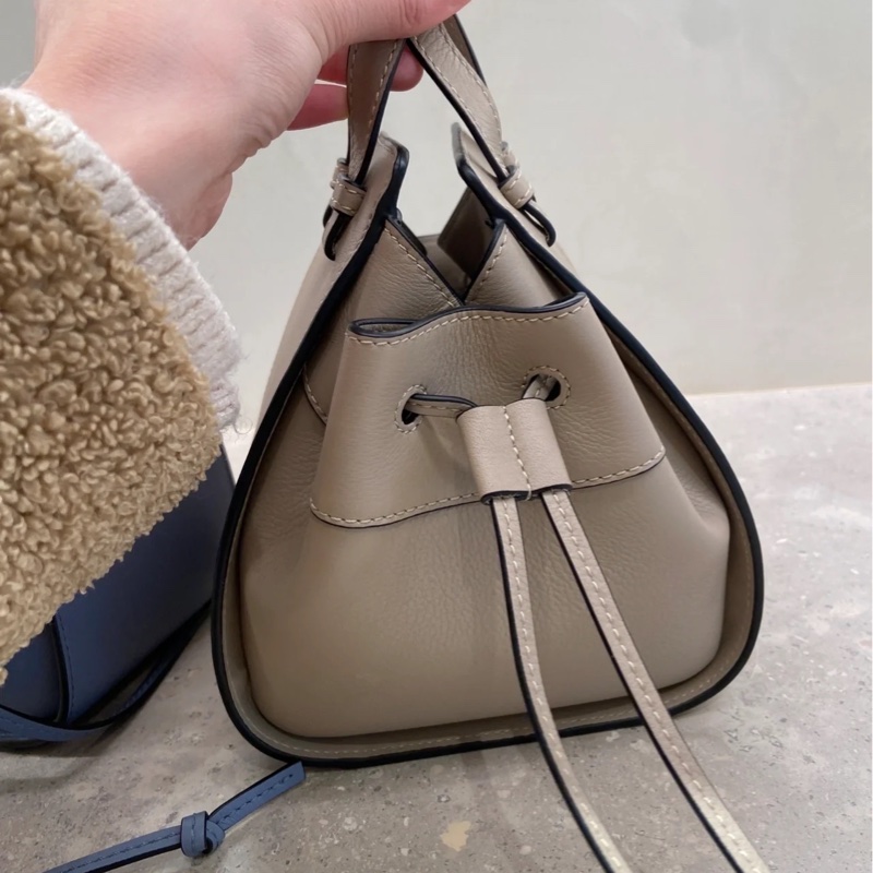 LOEWE 羅意威 沙色Hammock mini 吊床包-6