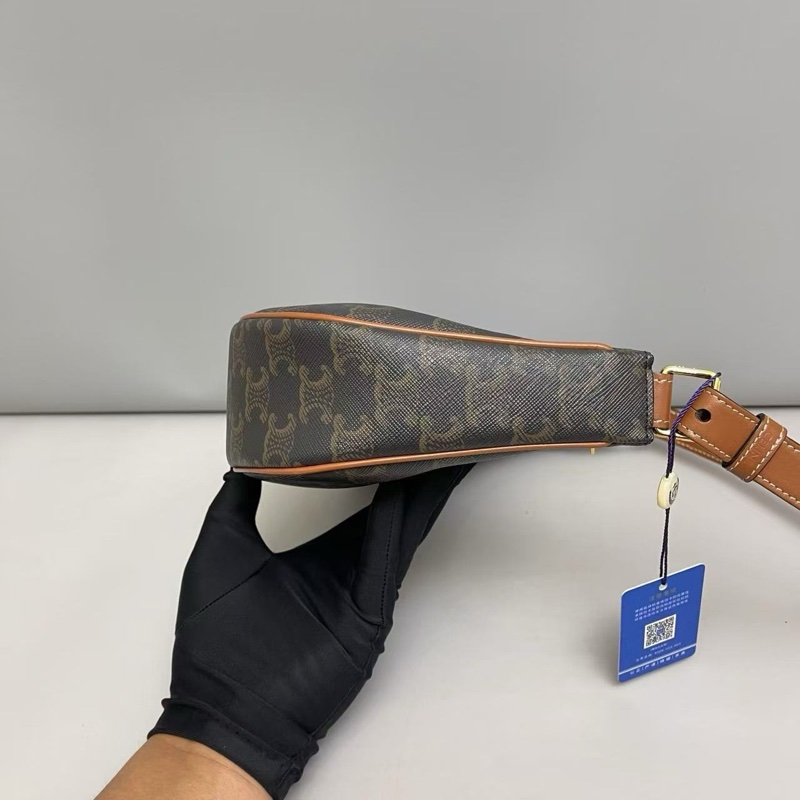 Celine賽琳Ava老花凱旋門腋下包豌豆包-3