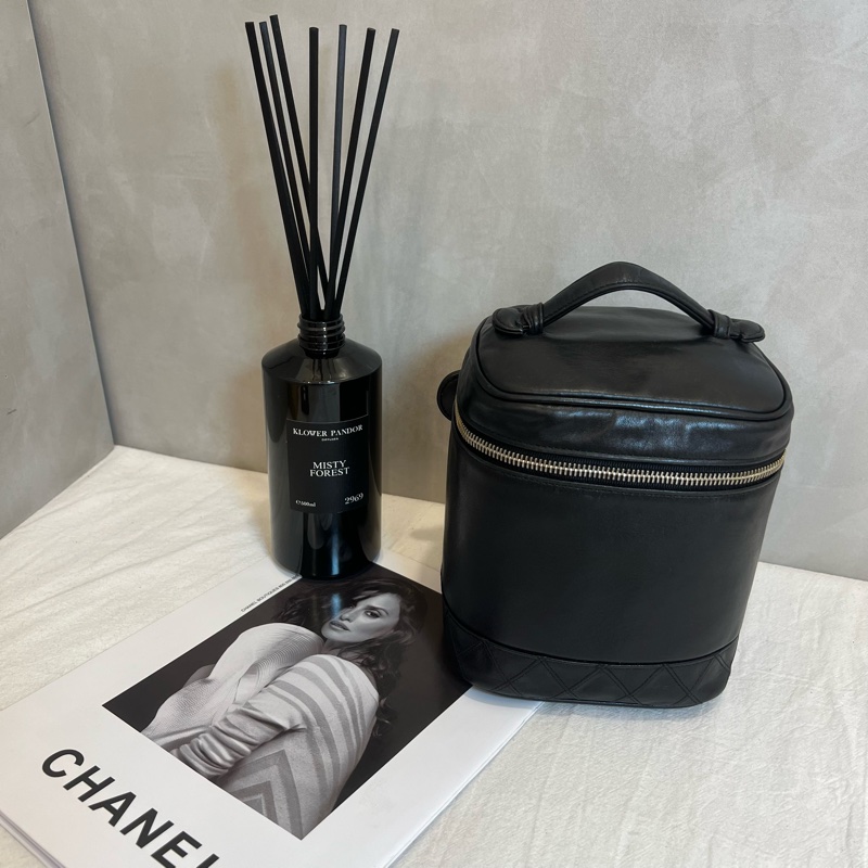 CHANEL 經典款化妝箱包-1