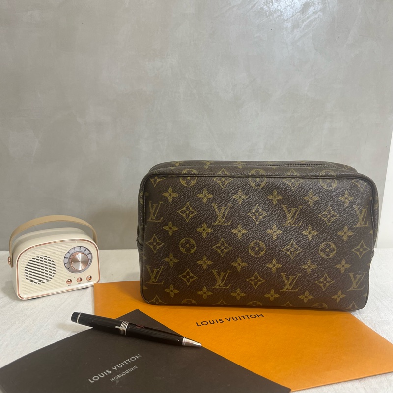 Lv 經典老花款化妝包-1