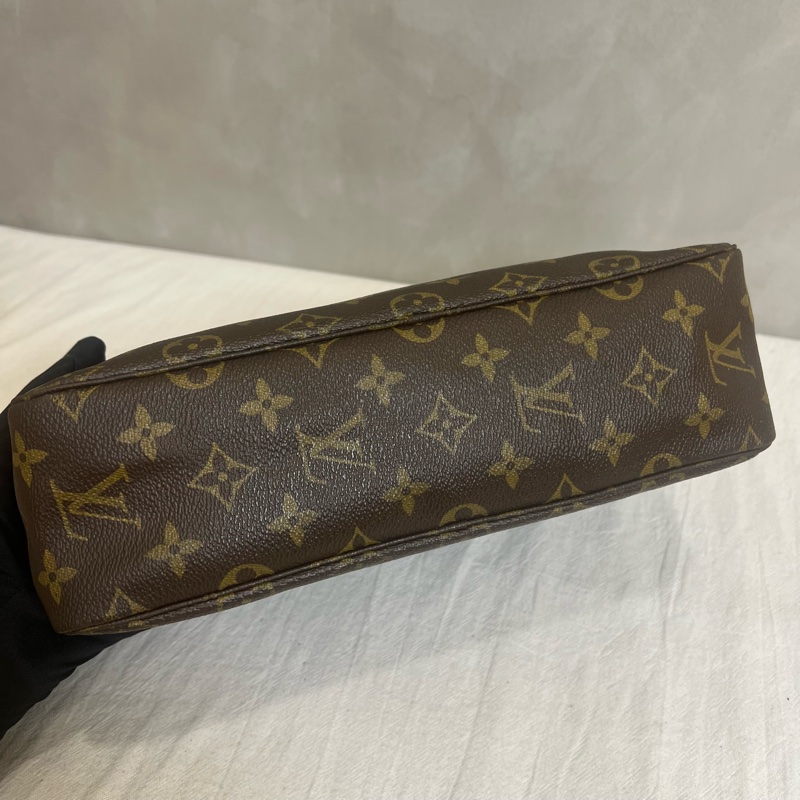 Lv 經典老花款化妝包-8