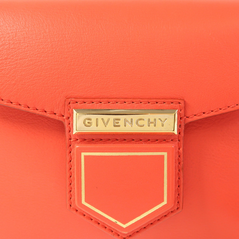 GIVENCHY 牛皮皮革Mini Nobile金扣肩背袋-8
