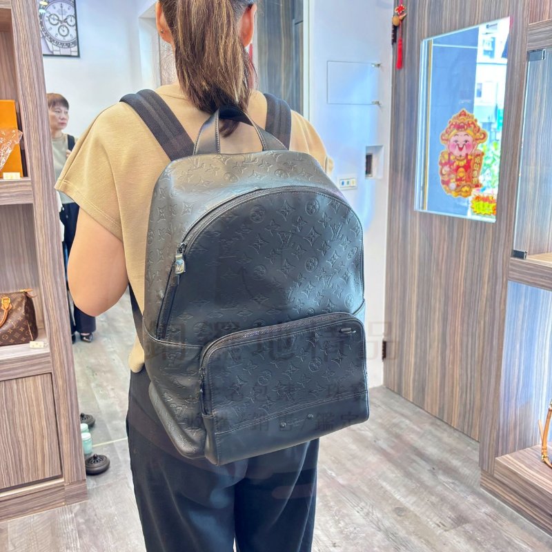 LV M46109 BACER 黑色原花後背包 (附購證)-1