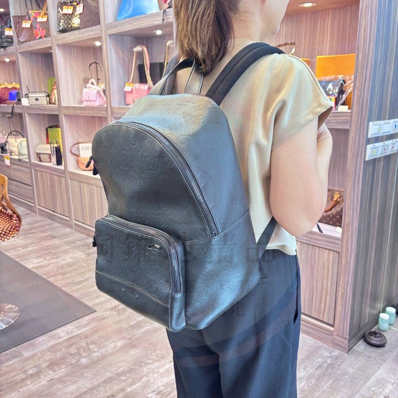 LV M46109 BACER 黑色原花後背包 (附購證)-2