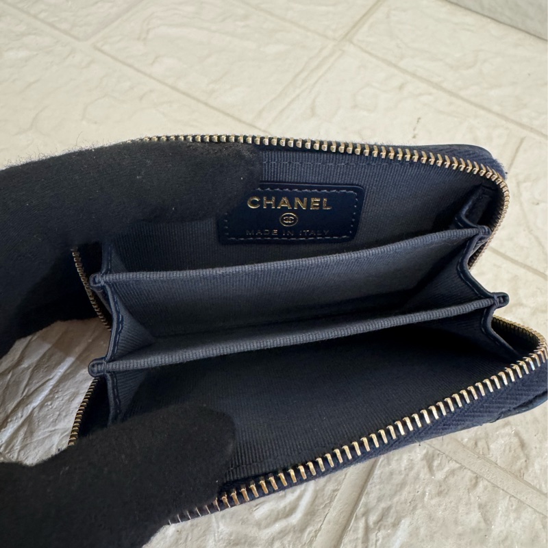 Chanel深藍色淡金雙Cㄇ拉零錢包-16