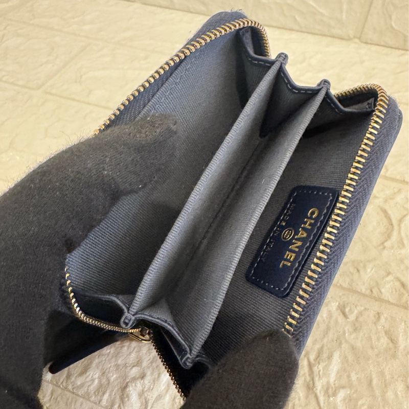 Chanel深藍色淡金雙Cㄇ拉零錢包-20