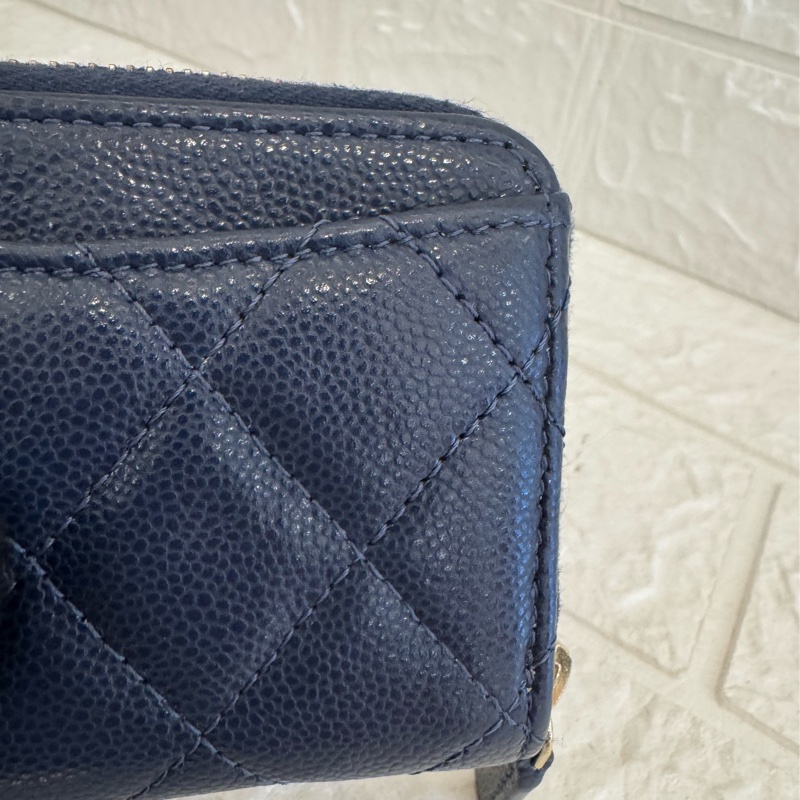 Chanel深藍色淡金雙Cㄇ拉零錢包-22