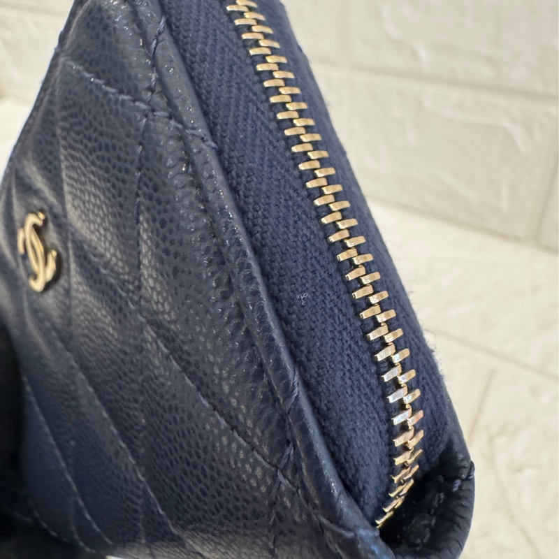 Chanel深藍色淡金雙Cㄇ拉零錢包-24