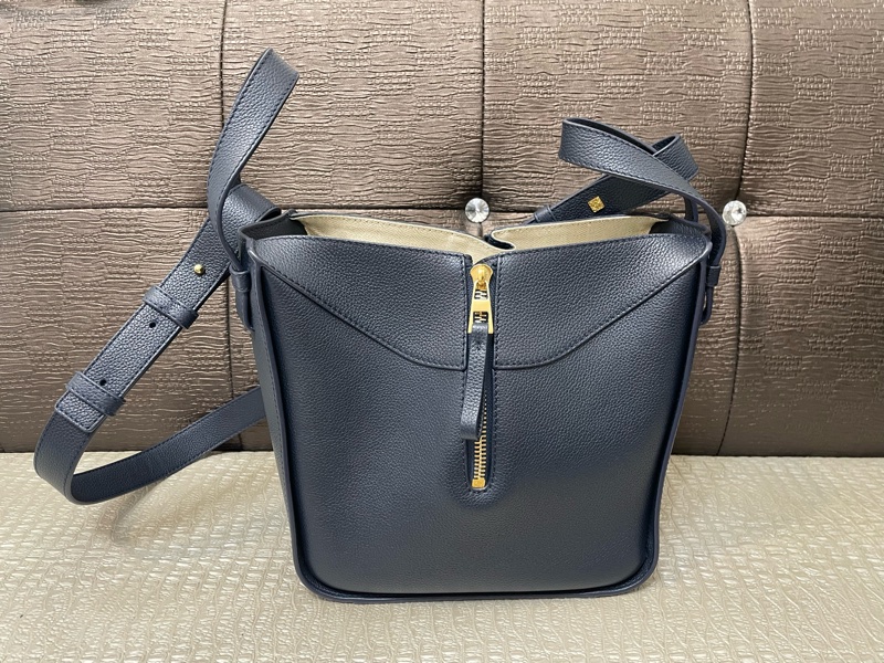 Loewe 深藍牛皮金釦Hammock小號吊床包-1