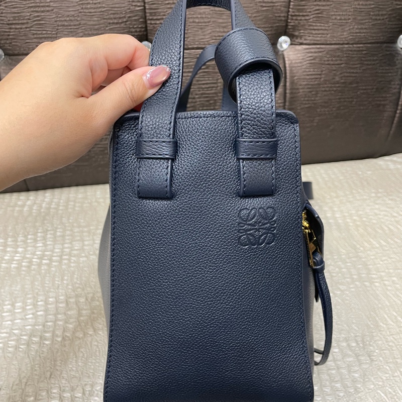 Loewe 深藍牛皮金釦Hammock小號吊床包-2