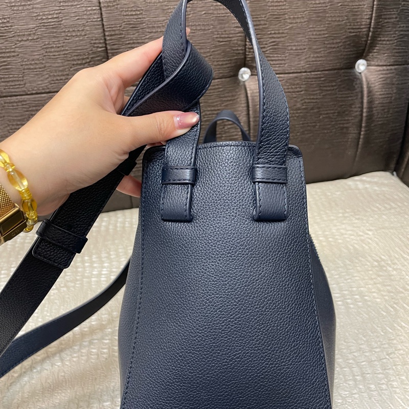 Loewe 深藍牛皮金釦Hammock小號吊床包-3