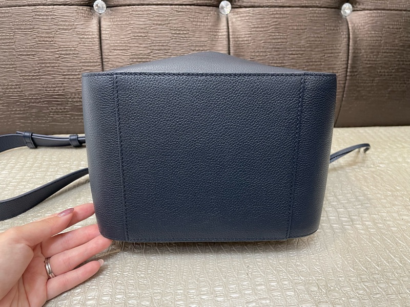 Loewe 深藍牛皮金釦Hammock小號吊床包-4