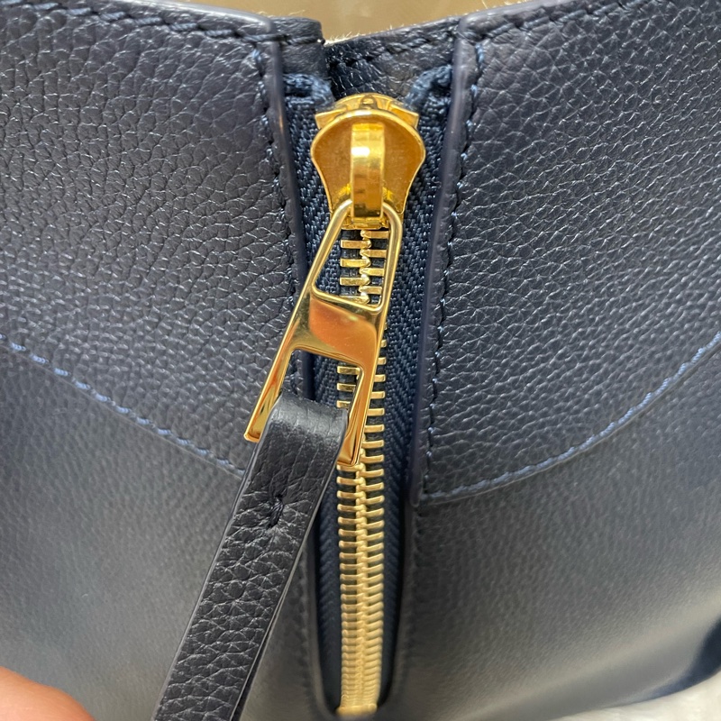 Loewe 深藍牛皮金釦Hammock小號吊床包-5