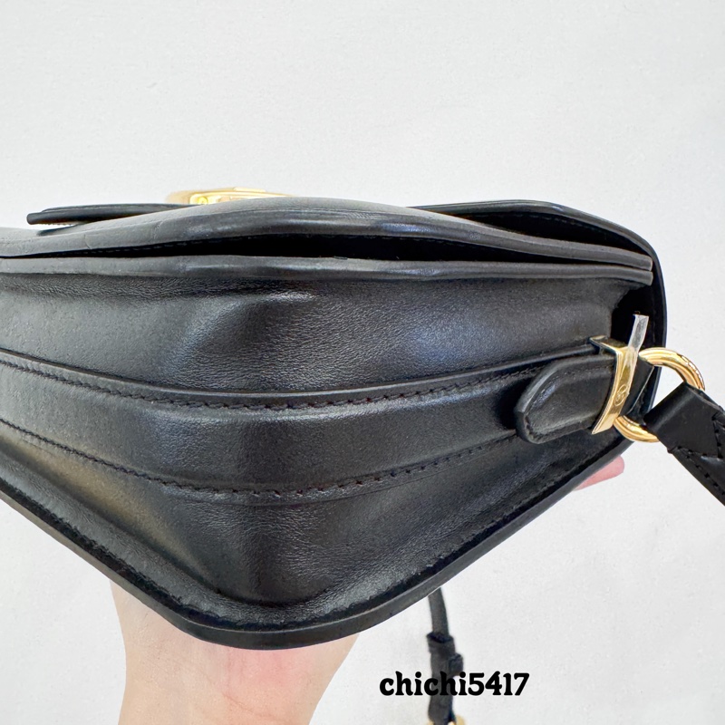 Lv Pont9 黑牛皮斜背包-7