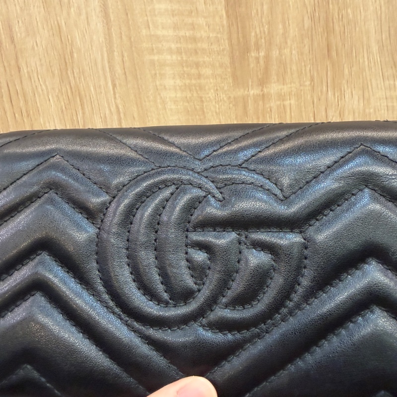 Gucci 黑牛皮山形文下蓋12卡長夾-10
