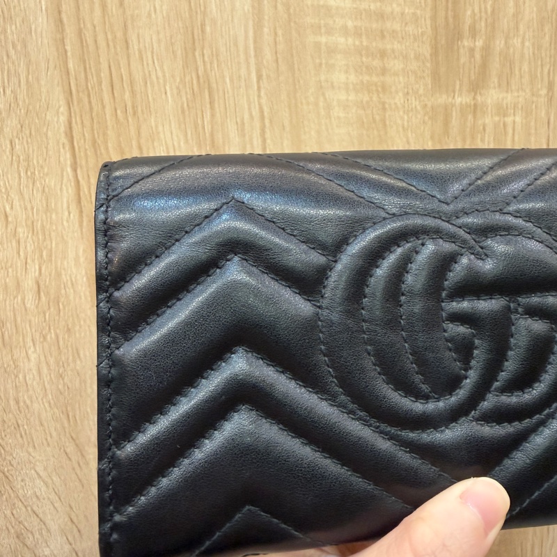 Gucci 黑牛皮山形文下蓋12卡長夾-11