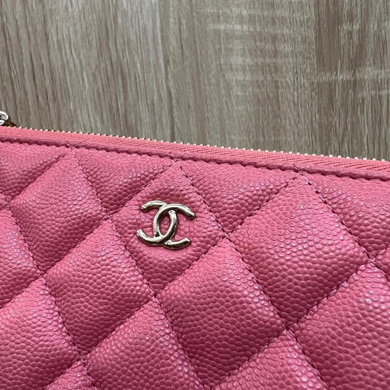 Chanel 玫粉荔枝牛皮金釦零錢包A82365-1