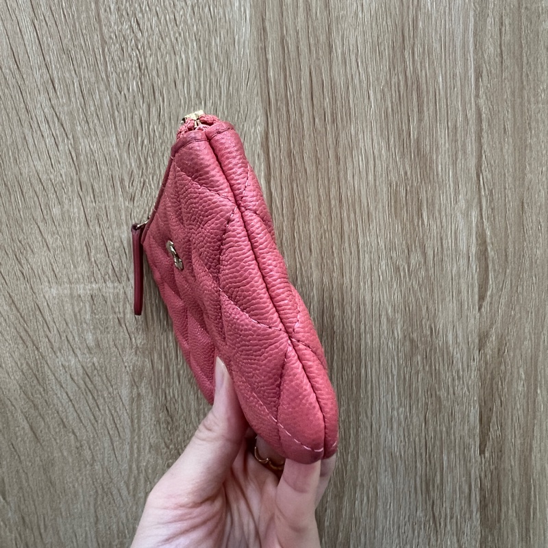 Chanel 玫粉荔枝牛皮金釦零錢包A82365-2