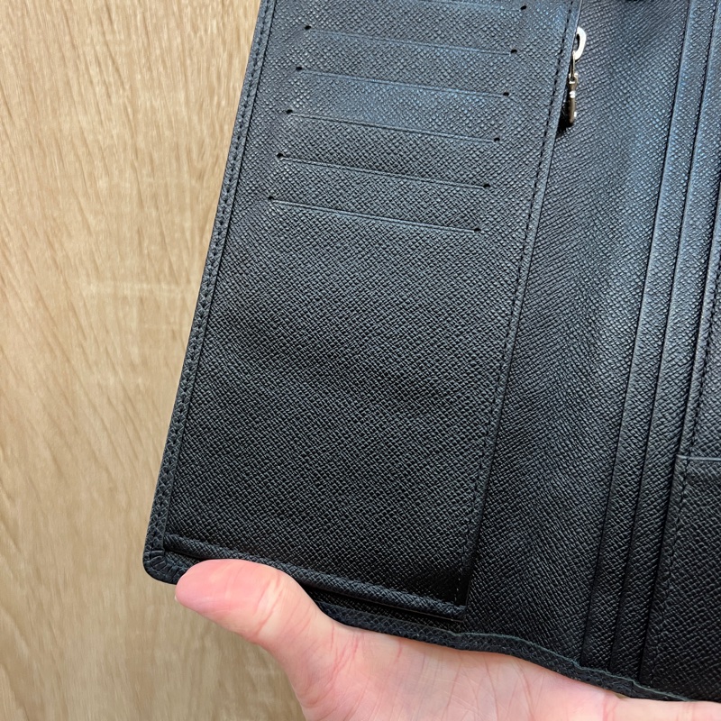 LV 岩灰Taiga牛皮12卡對開Brazza長夾M32572-8