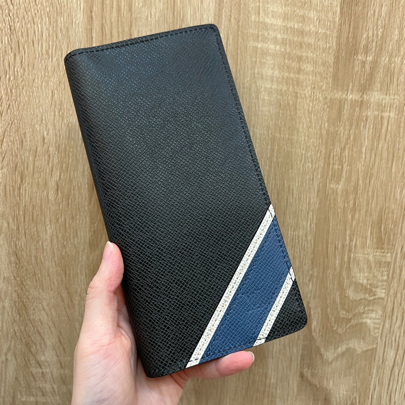 LV 黑Taiga牛皮對開16卡Brazza長夾M64012-0