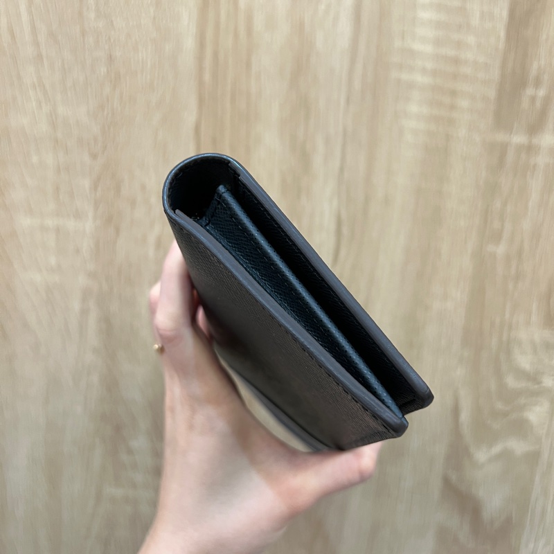 LV 黑Taiga牛皮對開16卡Brazza長夾M64012-3