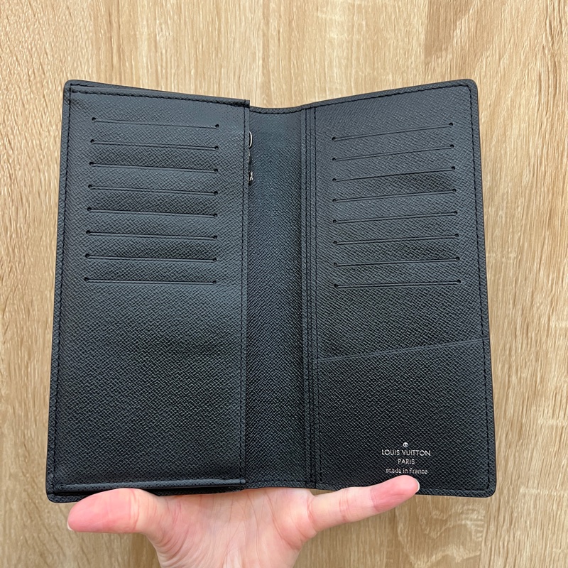 LV 黑Taiga牛皮對開16卡Brazza長夾M64012-7