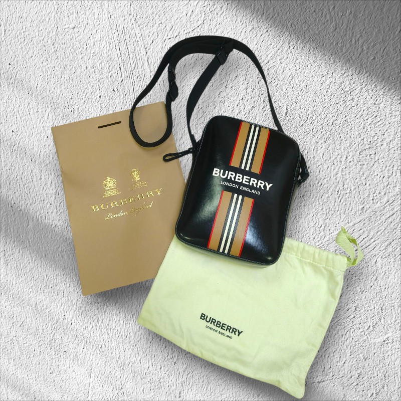 🔥10/3-10/31週年慶🔥【超狂優惠】㊣✨ Burberry✨(附防塵袋)博柏利 黑色 印字 防水 直立 相機包 斜背包 肩背包/二手精品/保證正品🌳二手樹屋🌳-1