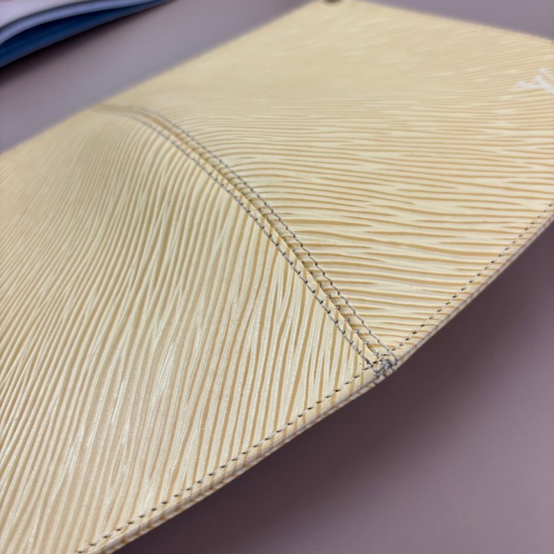 ::LOUIS VUITTON:: LV M5262A 米黃色EPI皮革吸釦橫式手提肩背包-4
