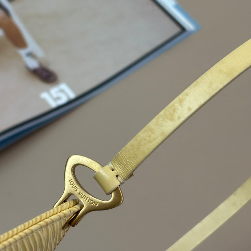 ::LOUIS VUITTON:: LV M5262A 米黃色EPI皮革吸釦橫式手提肩背包-11