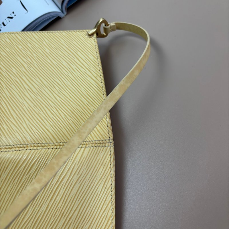 ::LOUIS VUITTON:: LV M5262A 米黃色EPI皮革吸釦橫式手提肩背包-17