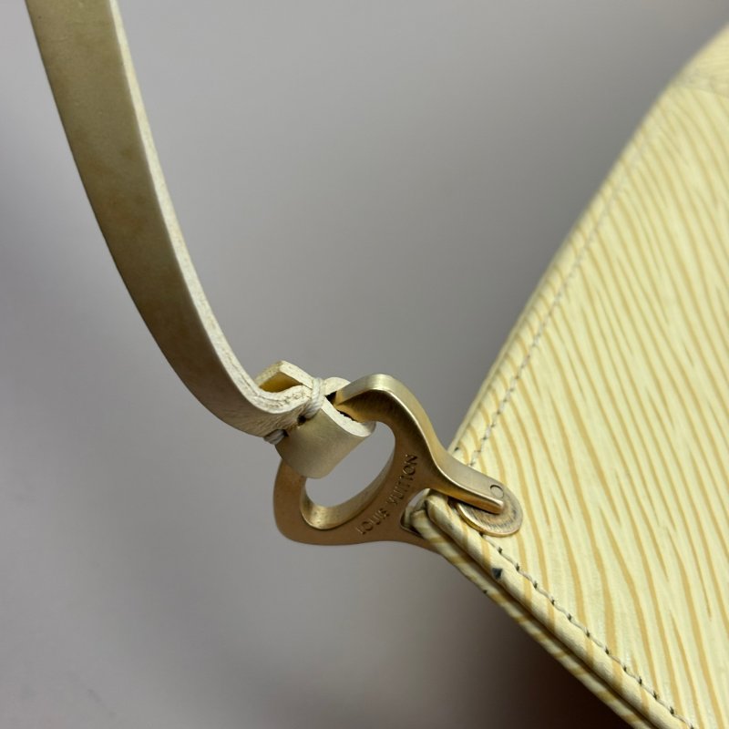 ::LOUIS VUITTON:: LV M5262A 米黃色EPI皮革吸釦橫式手提肩背包-20