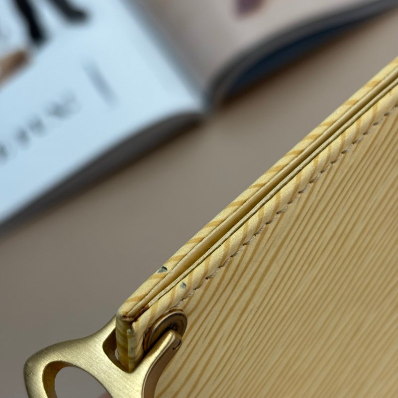 ::LOUIS VUITTON:: LV M5262A 米黃色EPI皮革吸釦橫式手提肩背包-22