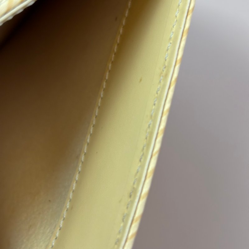 ::LOUIS VUITTON:: LV M5262A 米黃色EPI皮革吸釦橫式手提肩背包-27